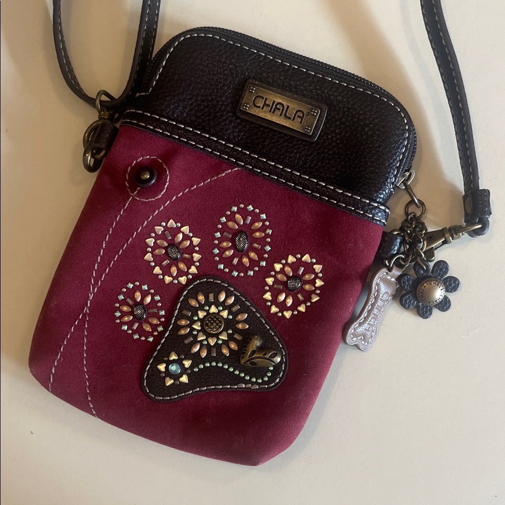 NWOT 🏷️ Dazzled Paw Print Cellphone Convertible Strap Crossbody Handbag